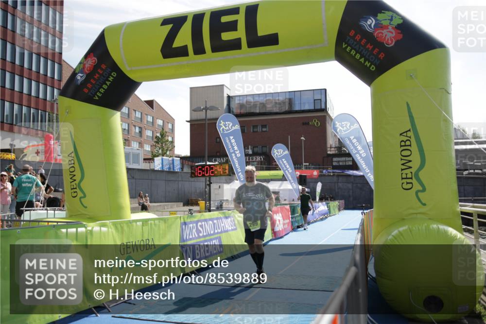 10.08.2025 - GEWOBA Citytriathlon Bremen H.Heesch http://msf.ph/oto/8539889 10.08.2025 16:02:40 Ziel 299 meine-sportfotos.de