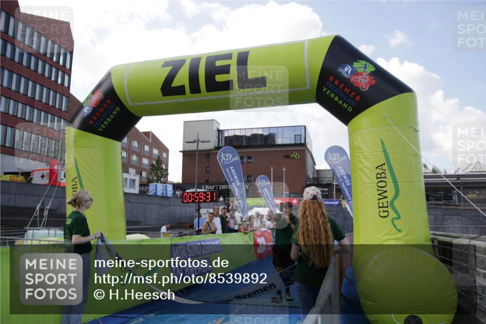10.08.2025 - GEWOBA Citytriathlon Bremen H.Heesch http://msf.ph/oto/8539892 10.08.2025 11:03:08 Ziel  meine-sportfotos.de
