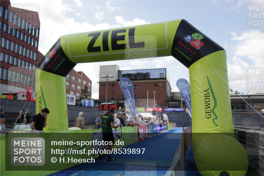 10.08.2025 - GEWOBA Citytriathlon Bremen H.Heesch http://msf.ph/oto/8539897 10.08.2025 11:05:22 Ziel  meine-sportfotos.de