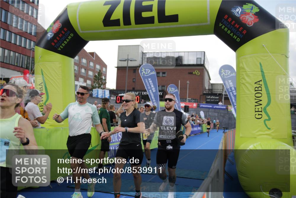10.08.2025 - GEWOBA Citytriathlon Bremen H.Heesch http://msf.ph/oto/8539911 10.08.2025 11:27:06 Ziel 71, 239, 426, 428, 473 meine-sportfotos.de