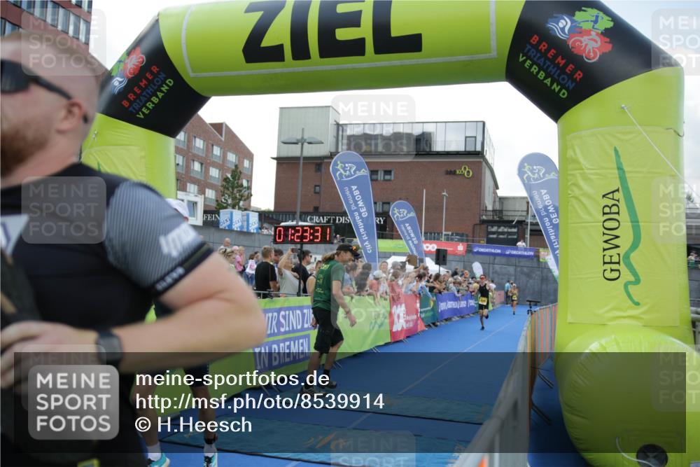10.08.2025 - GEWOBA Citytriathlon Bremen H.Heesch http://msf.ph/oto/8539914 10.08.2025 11:27:07 Ziel 71, 239, 349, 428, 473 meine-sportfotos.de