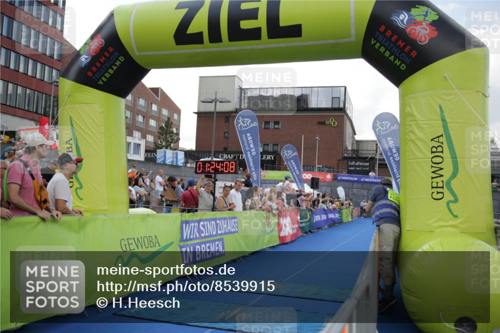 10.08.2025 - GEWOBA Citytriathlon Bremen H.Heesch http://msf.ph/oto/8539915 10.08.2025 11:27:44 Ziel 430 meine-sportfotos.de