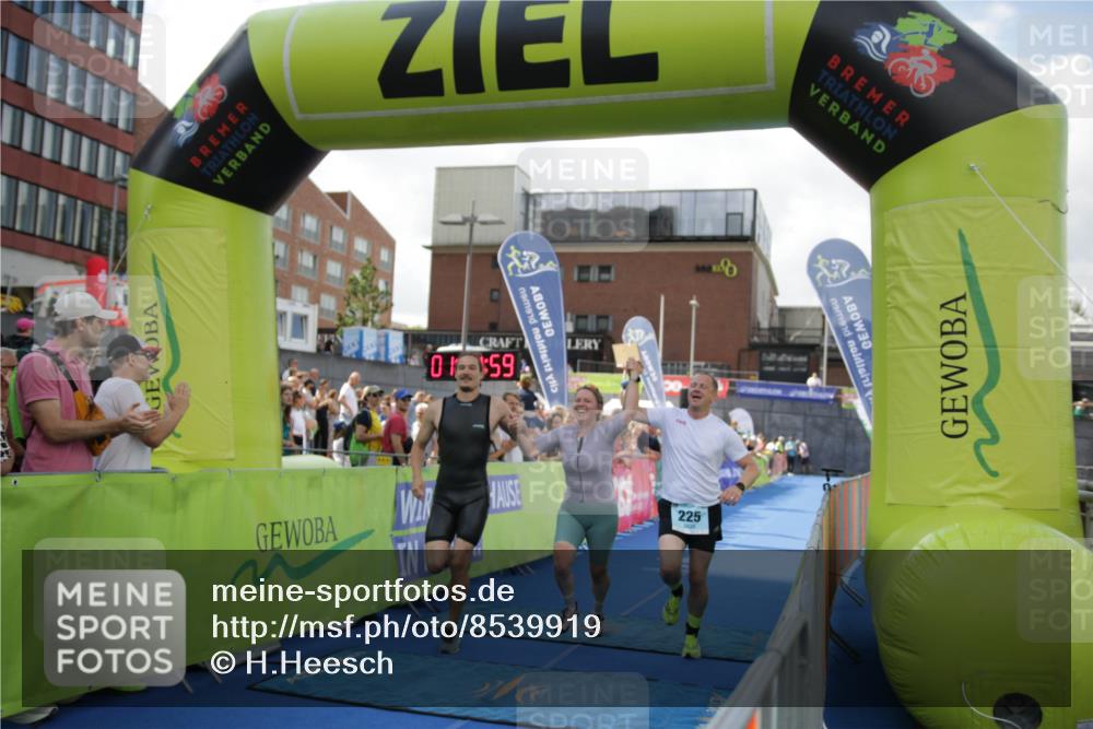 10.08.2025 - GEWOBA Citytriathlon Bremen H.Heesch http://msf.ph/oto/8539919 10.08.2025 11:28:36 Ziel 225, 420 meine-sportfotos.de