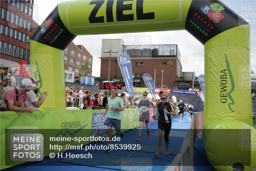 10.08.2025 - GEWOBA Citytriathlon Bremen H.Heesch http://msf.ph/oto/8539925 10.08.2025 11:29:51 Ziel 119, 185, 380, 405 meine-sportfotos.de