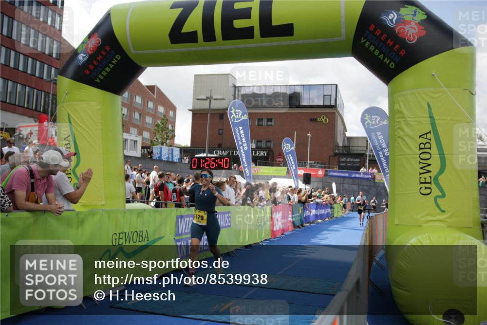 10.08.2025 - GEWOBA Citytriathlon Bremen H.Heesch http://msf.ph/oto/8539938 10.08.2025 11:30:16 Ziel 377, 393, 479, 508 meine-sportfotos.de