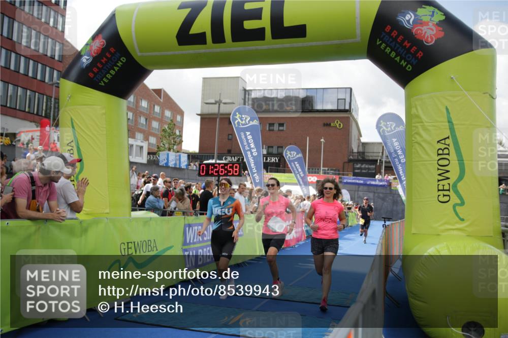 10.08.2025 - GEWOBA Citytriathlon Bremen H.Heesch http://msf.ph/oto/8539943 10.08.2025 11:30:35 Ziel 83, 131, 390, 433 meine-sportfotos.de