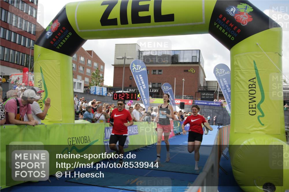 10.08.2025 - GEWOBA Citytriathlon Bremen H.Heesch http://msf.ph/oto/8539944 10.08.2025 11:30:47 Ziel 97, 163, 371, 408 meine-sportfotos.de