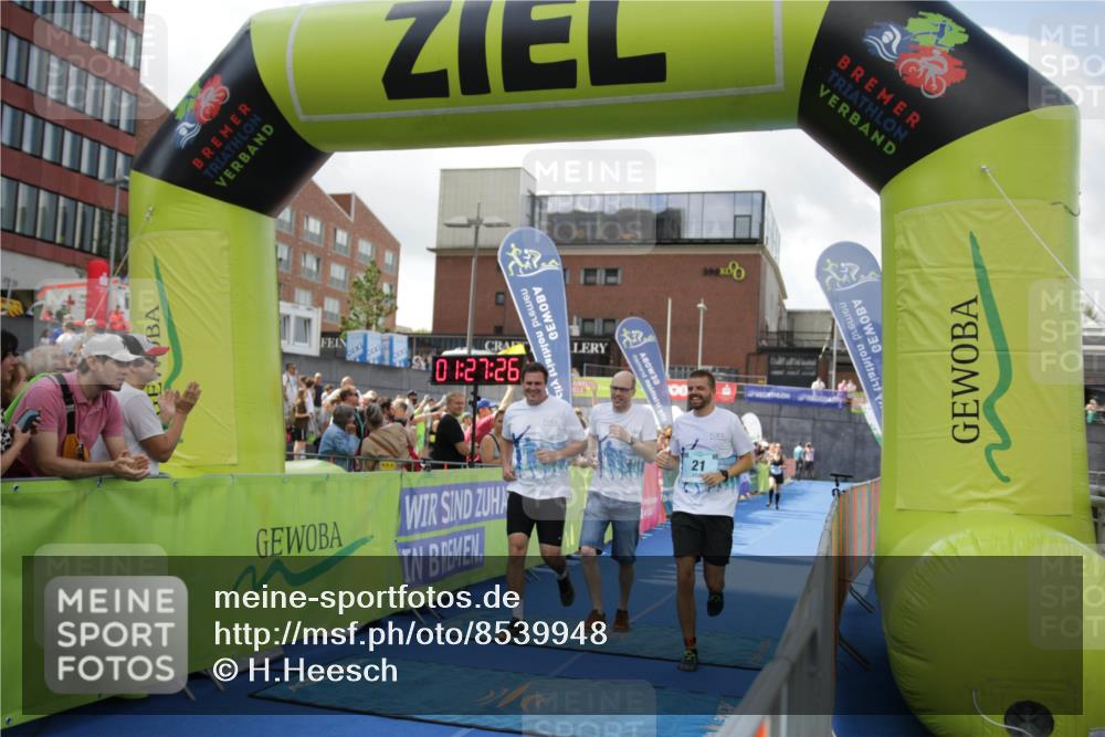 10.08.2025 - GEWOBA Citytriathlon Bremen H.Heesch http://msf.ph/oto/8539948 10.08.2025 11:31:03 Ziel 21 meine-sportfotos.de