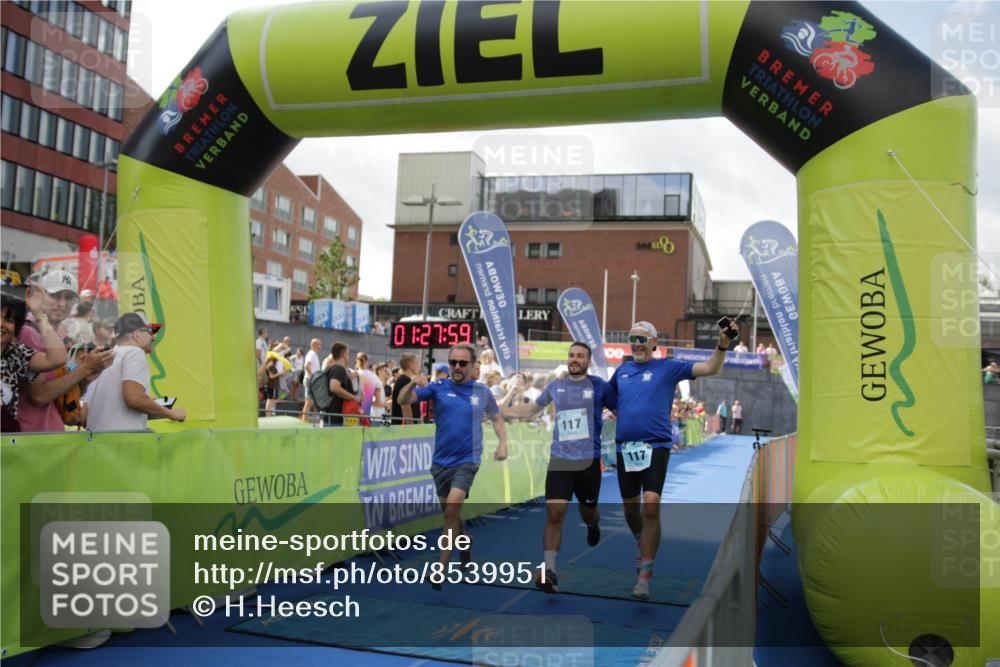 10.08.2025 - GEWOBA Citytriathlon Bremen H.Heesch http://msf.ph/oto/8539951 10.08.2025 11:31:37 Ziel 117, 378, 394 meine-sportfotos.de