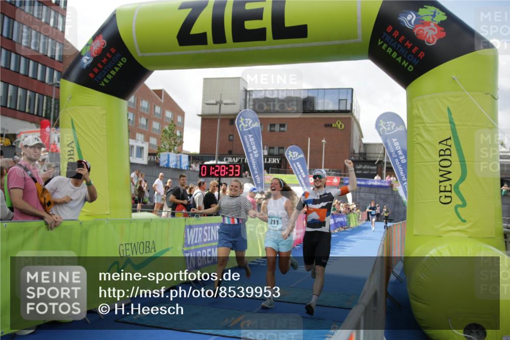 10.08.2025 - GEWOBA Citytriathlon Bremen H.Heesch http://msf.ph/oto/8539953 10.08.2025 11:32:10 Ziel 211, 441 meine-sportfotos.de