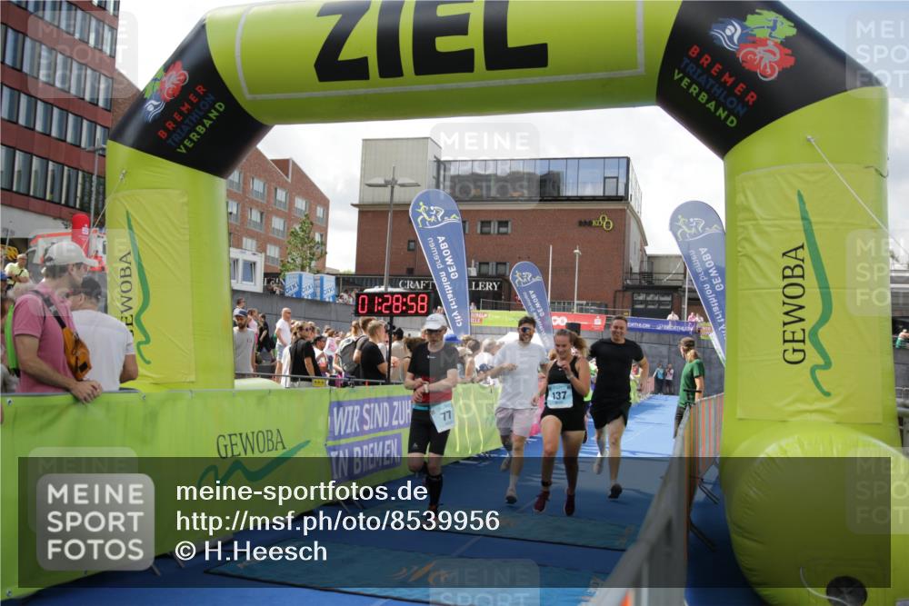 10.08.2025 - GEWOBA Citytriathlon Bremen H.Heesch http://msf.ph/oto/8539956 10.08.2025 11:32:35 Ziel 77, 137, 356, 400 meine-sportfotos.de