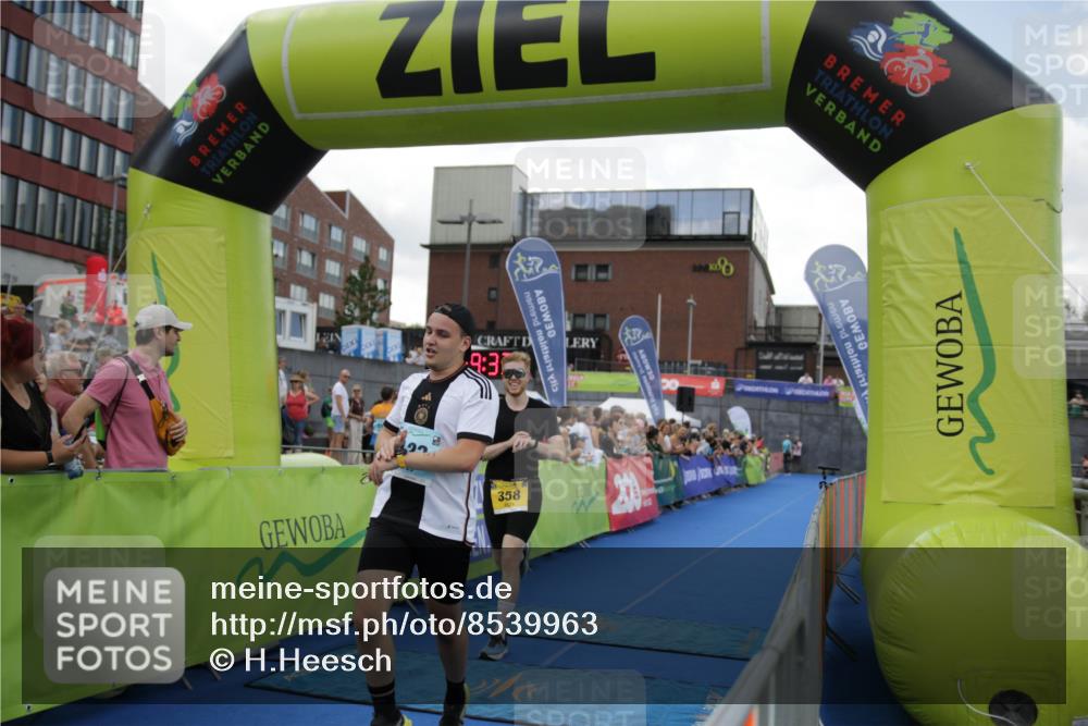 10.08.2025 - GEWOBA Citytriathlon Bremen H.Heesch http://msf.ph/oto/8539963 10.08.2025 11:33:10 Ziel 1, 123, 358, 421 meine-sportfotos.de