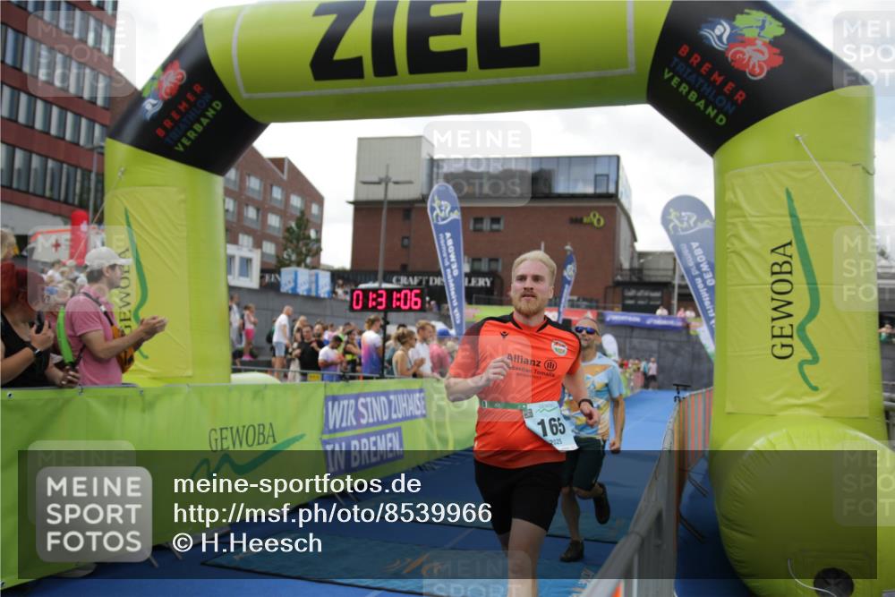 10.08.2025 - GEWOBA Citytriathlon Bremen H.Heesch http://msf.ph/oto/8539966 10.08.2025 11:34:43 Ziel 165 meine-sportfotos.de