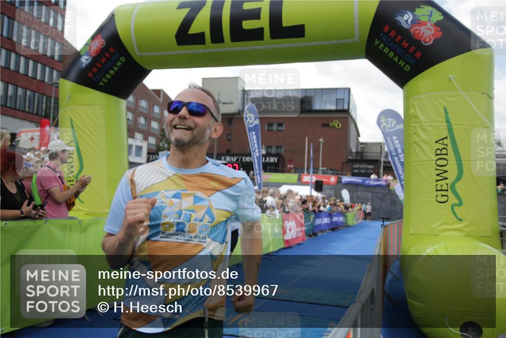 10.08.2025 - GEWOBA Citytriathlon Bremen H.Heesch http://msf.ph/oto/8539967 10.08.2025 11:34:43 Ziel 165 meine-sportfotos.de