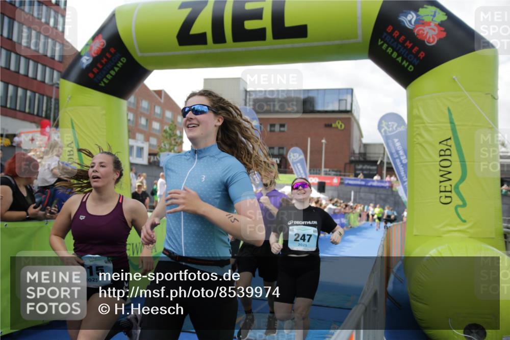 10.08.2025 - GEWOBA Citytriathlon Bremen H.Heesch http://msf.ph/oto/8539974 10.08.2025 11:35:45 Ziel 115, 247 meine-sportfotos.de