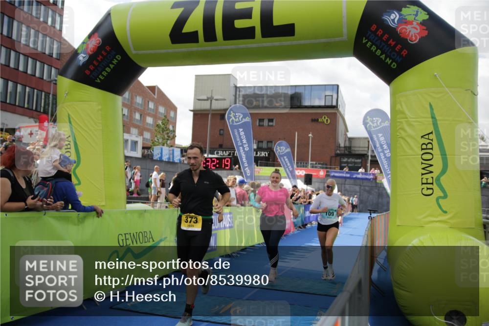 10.08.2025 - GEWOBA Citytriathlon Bremen H.Heesch http://msf.ph/oto/8539980 10.08.2025 11:35:55 Ziel 115, 125, 207, 247, 382 meine-sportfotos.de