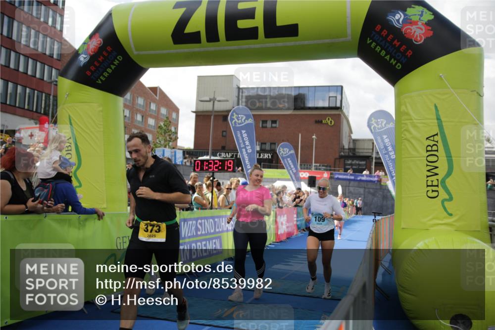 10.08.2025 - GEWOBA Citytriathlon Bremen H.Heesch http://msf.ph/oto/8539982 10.08.2025 11:35:56 Ziel 109, 115, 125, 207, 247, 373, 382 meine-sportfotos.de
