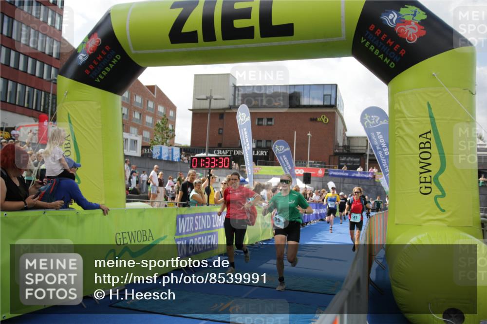 10.08.2025 - GEWOBA Citytriathlon Bremen H.Heesch http://msf.ph/oto/8539991 10.08.2025 11:37:07 Ziel 41, 461, 504 meine-sportfotos.de