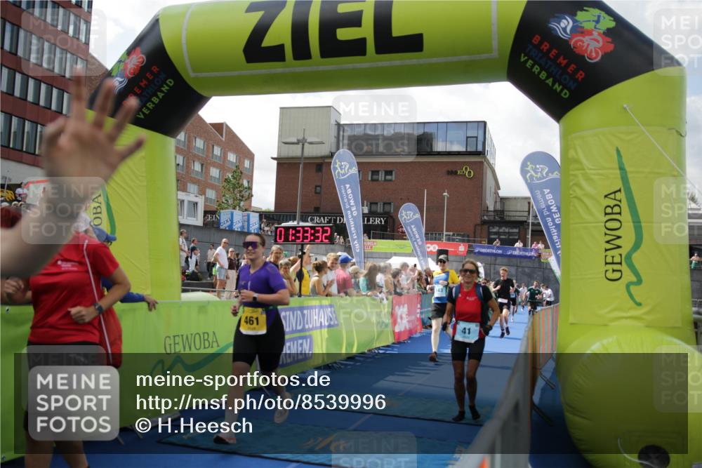 10.08.2025 - GEWOBA Citytriathlon Bremen H.Heesch http://msf.ph/oto/8539996 10.08.2025 11:37:08 Ziel 25, 41, 461, 504 meine-sportfotos.de
