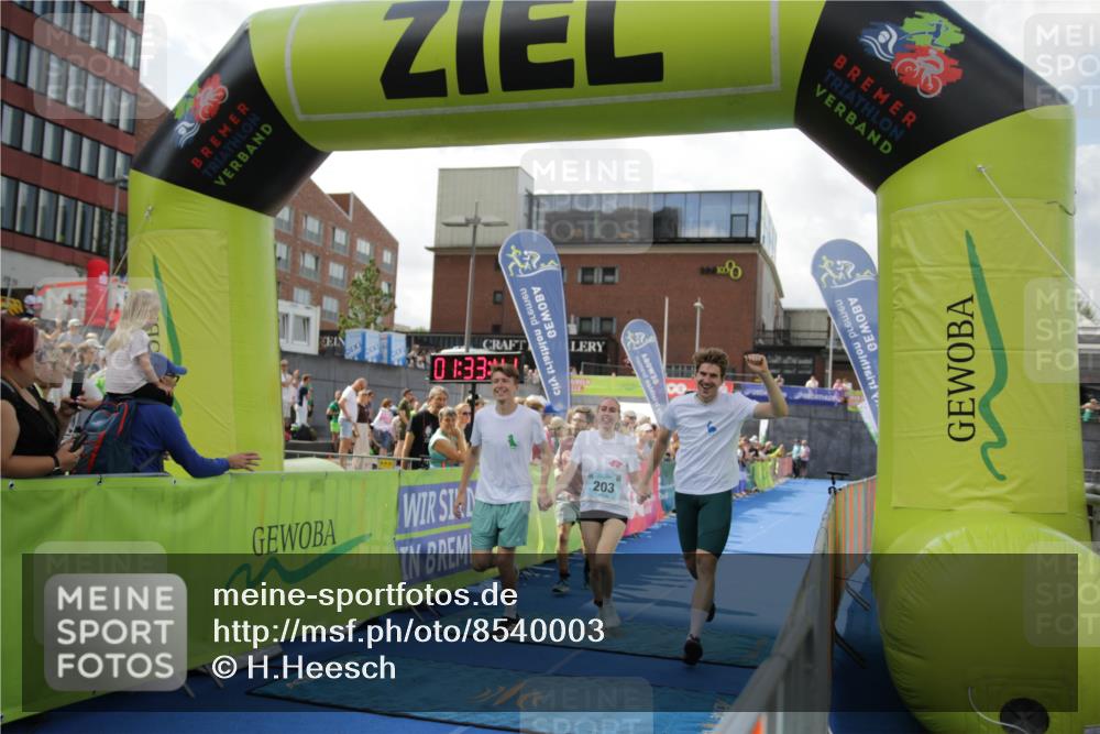 10.08.2025 - GEWOBA Citytriathlon Bremen H.Heesch http://msf.ph/oto/8540003 10.08.2025 11:37:18 Ziel 25, 29, 41, 143, 173, 203, 209, 461, 513 meine-sportfotos.de