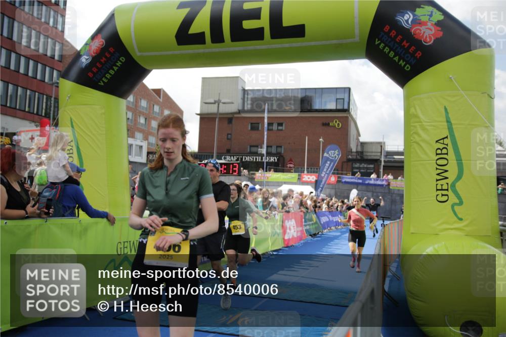 10.08.2025 - GEWOBA Citytriathlon Bremen H.Heesch http://msf.ph/oto/8540006 10.08.2025 11:37:49 Ziel 89, 237, 453, 466, 492 meine-sportfotos.de