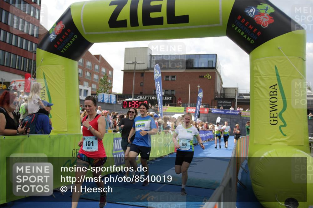10.08.2025 - GEWOBA Citytriathlon Bremen H.Heesch http://msf.ph/oto/8540019 10.08.2025 11:39:17 Ziel 65, 101, 427 meine-sportfotos.de