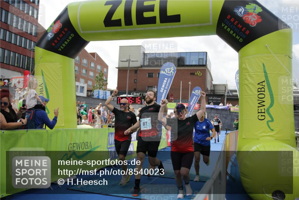 10.08.2025 - GEWOBA Citytriathlon Bremen H.Heesch http://msf.ph/oto/8540023 10.08.2025 11:39:53 Ziel 3, 87, 95, 429 meine-sportfotos.de