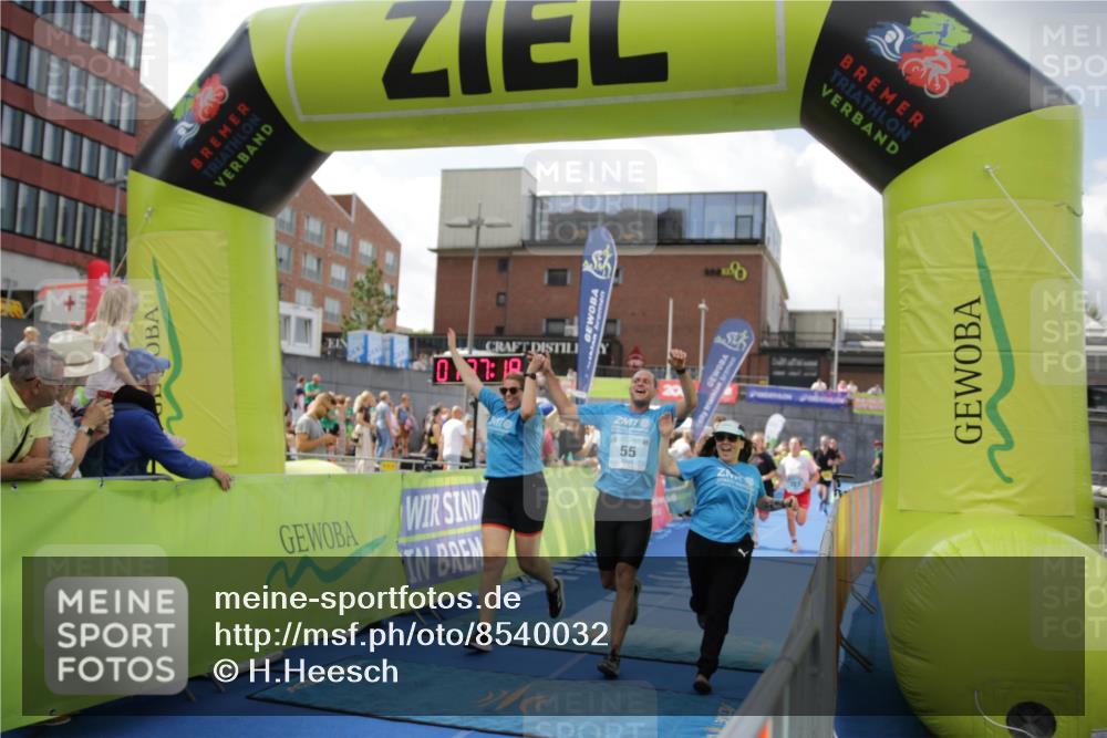 10.08.2025 - GEWOBA Citytriathlon Bremen H.Heesch http://msf.ph/oto/8540032 10.08.2025 11:40:55 Ziel 55, 417, 498 meine-sportfotos.de