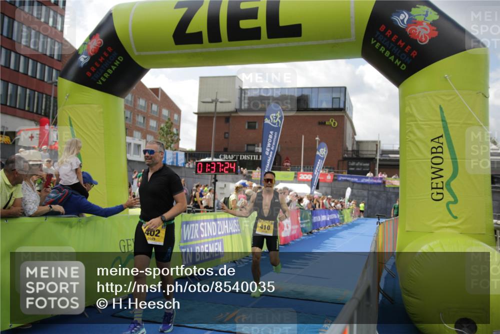 10.08.2025 - GEWOBA Citytriathlon Bremen H.Heesch http://msf.ph/oto/8540035 10.08.2025 11:41:00 Ziel 55, 223, 402, 410 meine-sportfotos.de