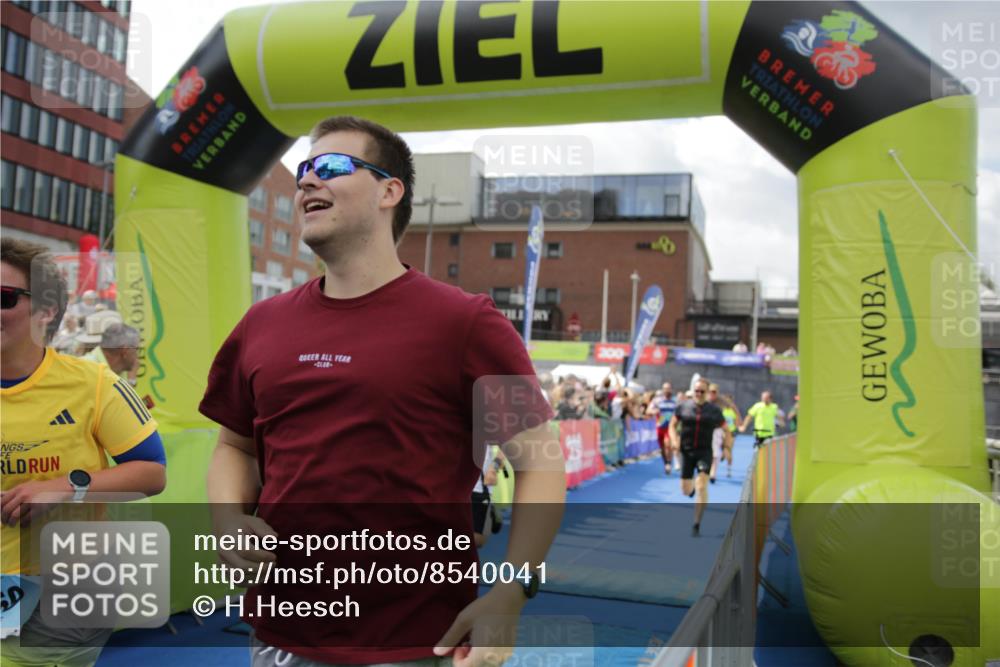 10.08.2025 - GEWOBA Citytriathlon Bremen H.Heesch http://msf.ph/oto/8540041 10.08.2025 11:41:37 Ziel 59, 444 meine-sportfotos.de