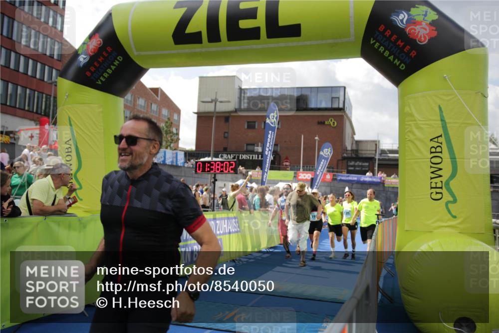 10.08.2025 - GEWOBA Citytriathlon Bremen H.Heesch http://msf.ph/oto/8540050 10.08.2025 11:41:39 Ziel 59, 189, 197, 444 meine-sportfotos.de