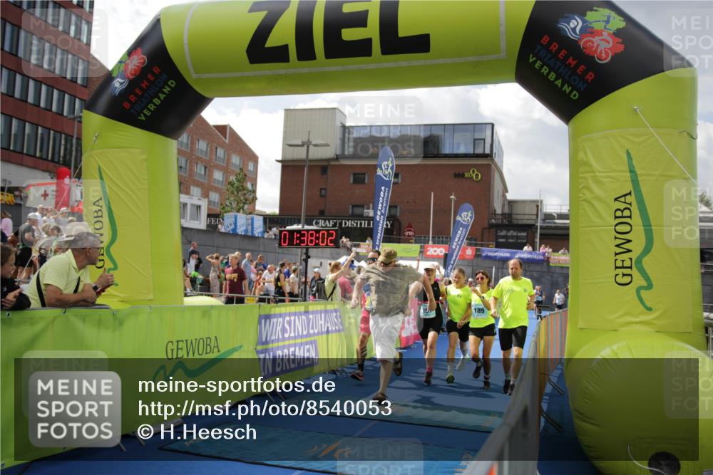 10.08.2025 - GEWOBA Citytriathlon Bremen H.Heesch http://msf.ph/oto/8540053 10.08.2025 11:41:39 Ziel 59, 189, 197, 444 meine-sportfotos.de