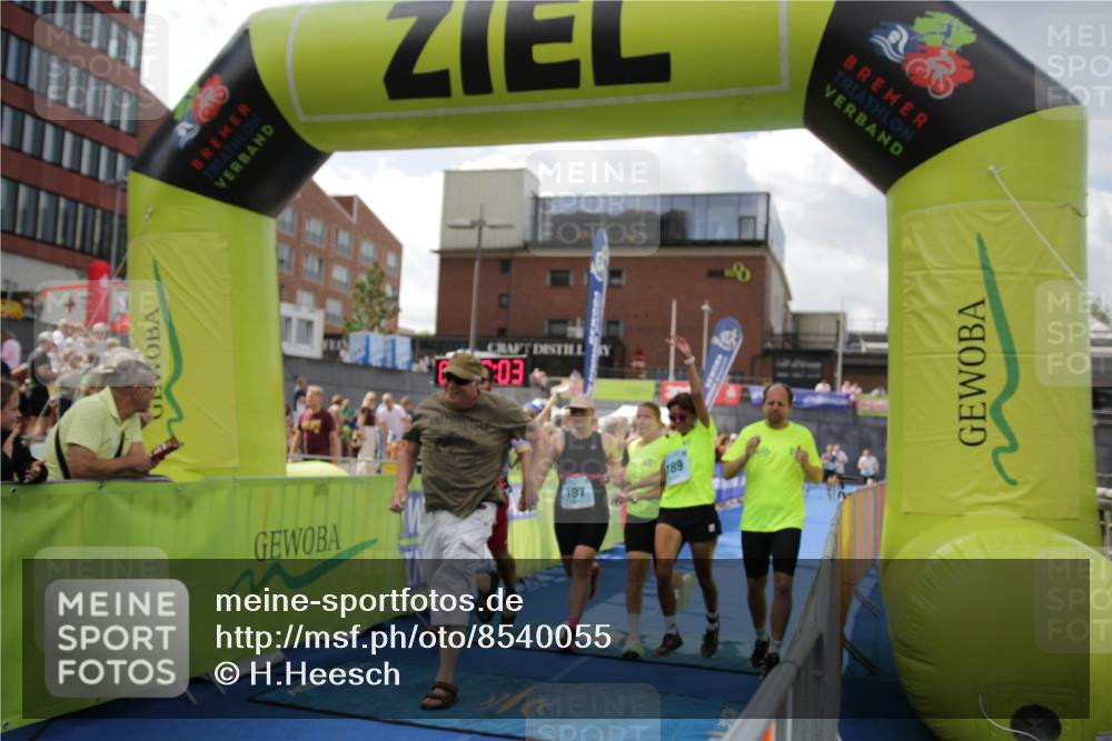 10.08.2025 - GEWOBA Citytriathlon Bremen H.Heesch http://msf.ph/oto/8540055 10.08.2025 11:41:40 Ziel 59, 189, 197, 444 meine-sportfotos.de
