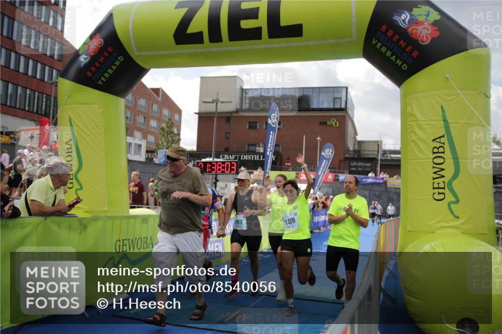 10.08.2025 - GEWOBA Citytriathlon Bremen H.Heesch http://msf.ph/oto/8540056 10.08.2025 11:41:40 Ziel 59, 189, 197, 444 meine-sportfotos.de