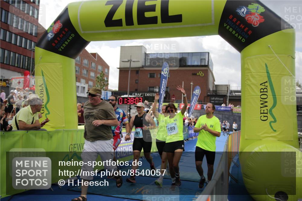 10.08.2025 - GEWOBA Citytriathlon Bremen H.Heesch http://msf.ph/oto/8540057 10.08.2025 11:41:40 Ziel 59, 189, 197, 444 meine-sportfotos.de