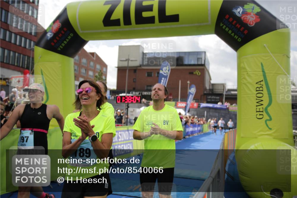 10.08.2025 - GEWOBA Citytriathlon Bremen H.Heesch http://msf.ph/oto/8540066 10.08.2025 11:41:41 Ziel 15, 59, 189, 197, 444 meine-sportfotos.de