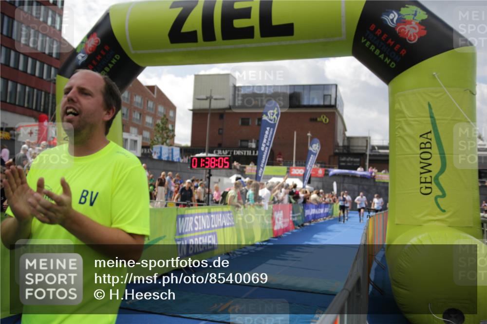 10.08.2025 - GEWOBA Citytriathlon Bremen H.Heesch http://msf.ph/oto/8540069 10.08.2025 11:41:42 Ziel 15, 59, 189, 197, 444 meine-sportfotos.de