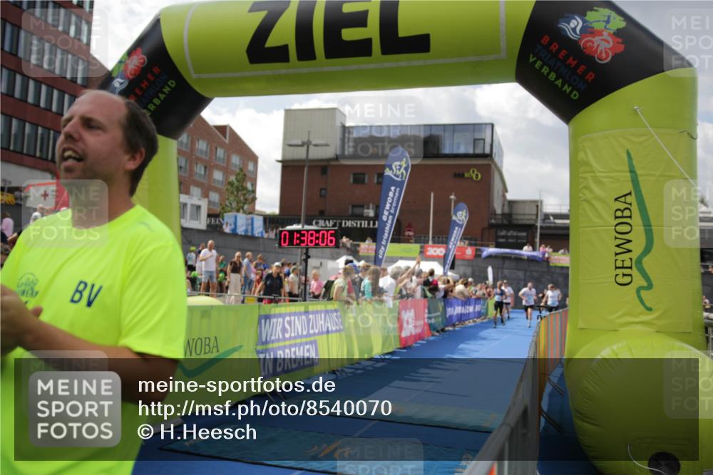 10.08.2025 - GEWOBA Citytriathlon Bremen H.Heesch http://msf.ph/oto/8540070 10.08.2025 11:41:43 Ziel 15, 59, 189, 197, 444 meine-sportfotos.de