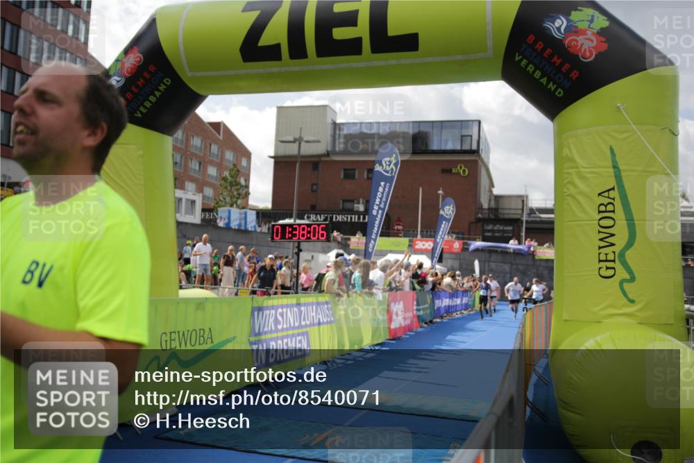10.08.2025 - GEWOBA Citytriathlon Bremen H.Heesch http://msf.ph/oto/8540071 10.08.2025 11:41:43 Ziel 15, 59, 189, 197, 444 meine-sportfotos.de