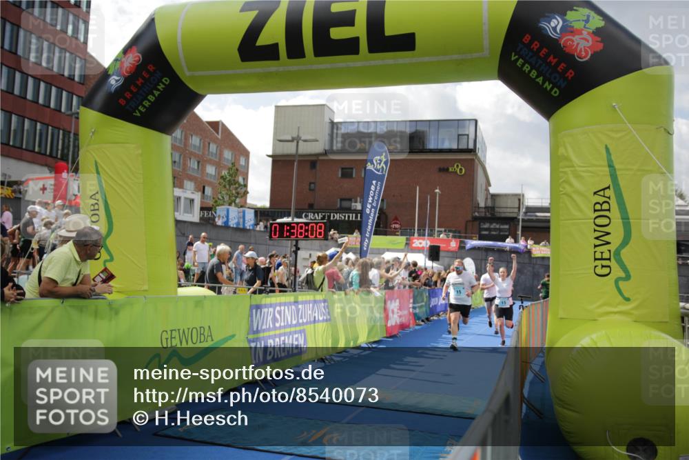 10.08.2025 - GEWOBA Citytriathlon Bremen H.Heesch http://msf.ph/oto/8540073 10.08.2025 11:41:45 Ziel 15, 59, 189, 197 meine-sportfotos.de
