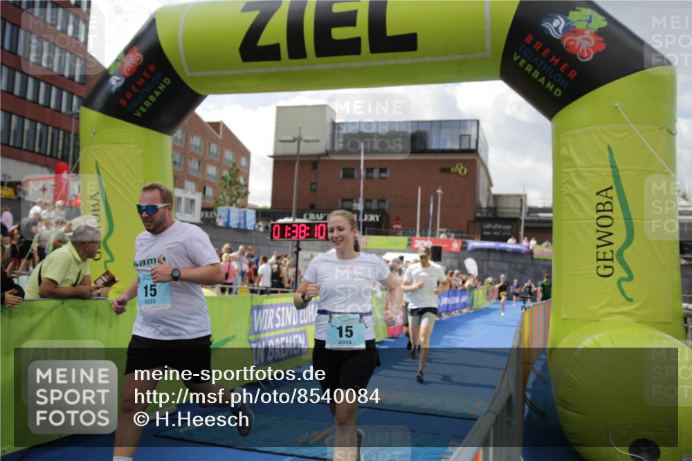 10.08.2025 - GEWOBA Citytriathlon Bremen H.Heesch http://msf.ph/oto/8540084 10.08.2025 11:41:47 Ziel 15, 59, 189, 197 meine-sportfotos.de