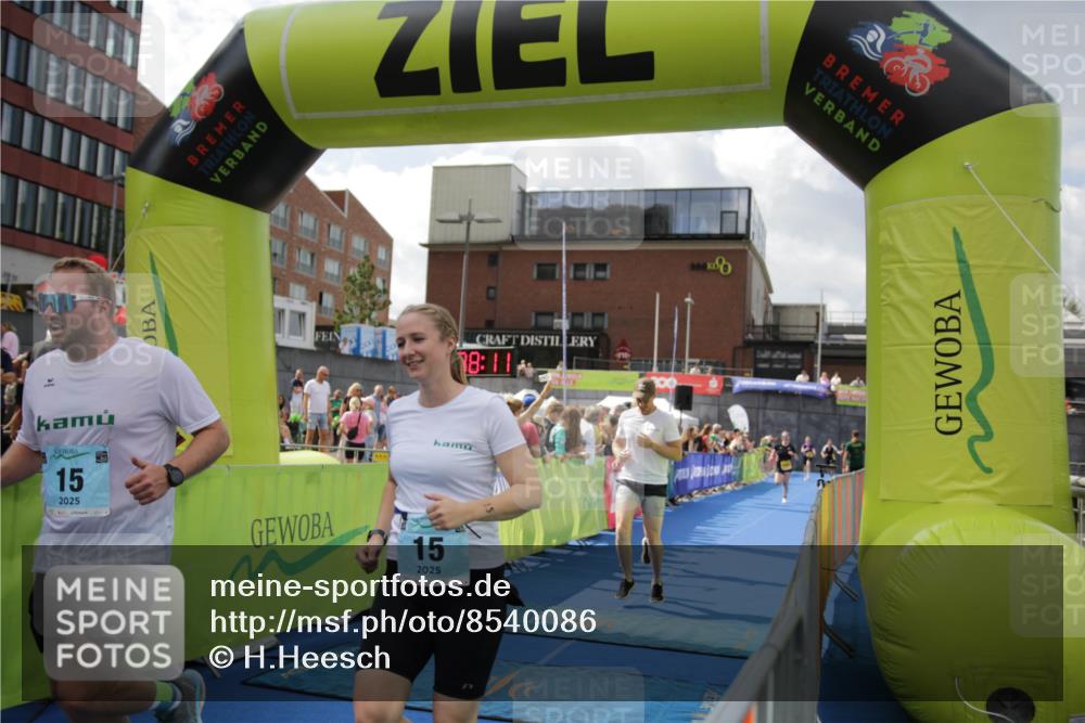 10.08.2025 - GEWOBA Citytriathlon Bremen H.Heesch http://msf.ph/oto/8540086 10.08.2025 11:41:48 Ziel 15, 189, 197 meine-sportfotos.de