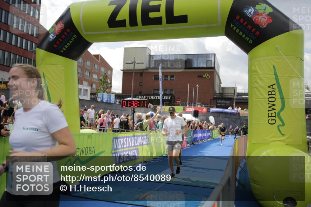 10.08.2025 - GEWOBA Citytriathlon Bremen H.Heesch http://msf.ph/oto/8540089 10.08.2025 11:41:48 Ziel 15, 189, 197 meine-sportfotos.de
