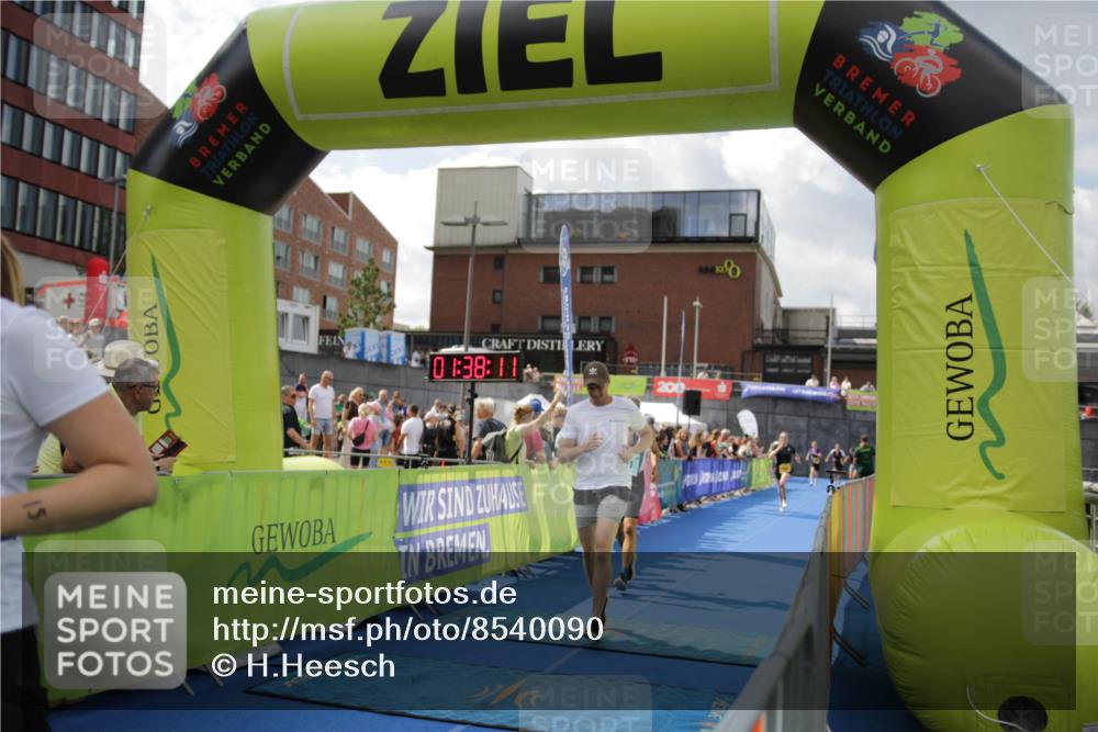 10.08.2025 - GEWOBA Citytriathlon Bremen H.Heesch http://msf.ph/oto/8540090 10.08.2025 11:41:48 Ziel 15, 189, 197 meine-sportfotos.de