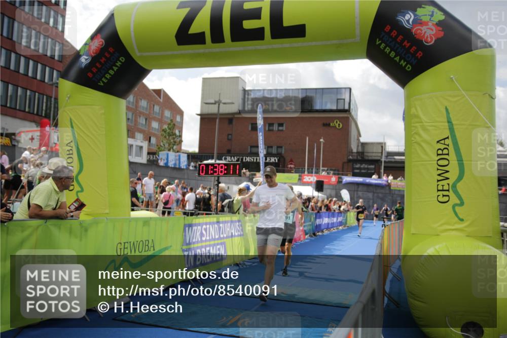 10.08.2025 - GEWOBA Citytriathlon Bremen H.Heesch http://msf.ph/oto/8540091 10.08.2025 11:41:48 Ziel 15, 189, 197 meine-sportfotos.de