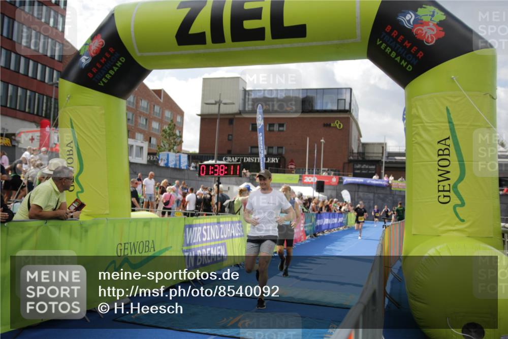 10.08.2025 - GEWOBA Citytriathlon Bremen H.Heesch http://msf.ph/oto/8540092 10.08.2025 11:41:48 Ziel 15, 189, 197 meine-sportfotos.de