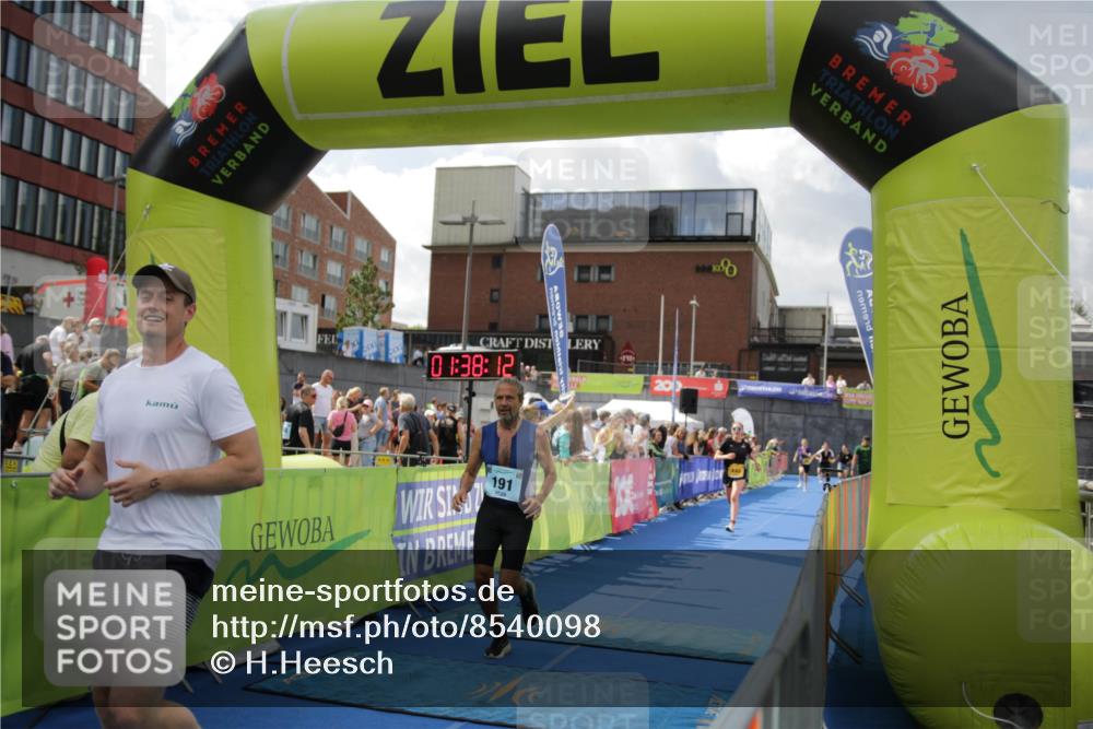 10.08.2025 - GEWOBA Citytriathlon Bremen H.Heesch http://msf.ph/oto/8540098 10.08.2025 11:41:49 Ziel 15, 189, 191, 197 meine-sportfotos.de