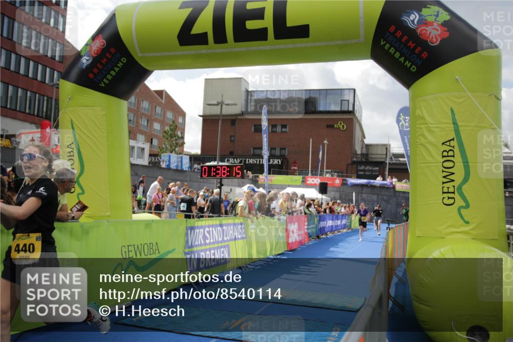 10.08.2025 - GEWOBA Citytriathlon Bremen H.Heesch http://msf.ph/oto/8540114 10.08.2025 11:41:52 Ziel 15, 189, 191, 197, 440 meine-sportfotos.de
