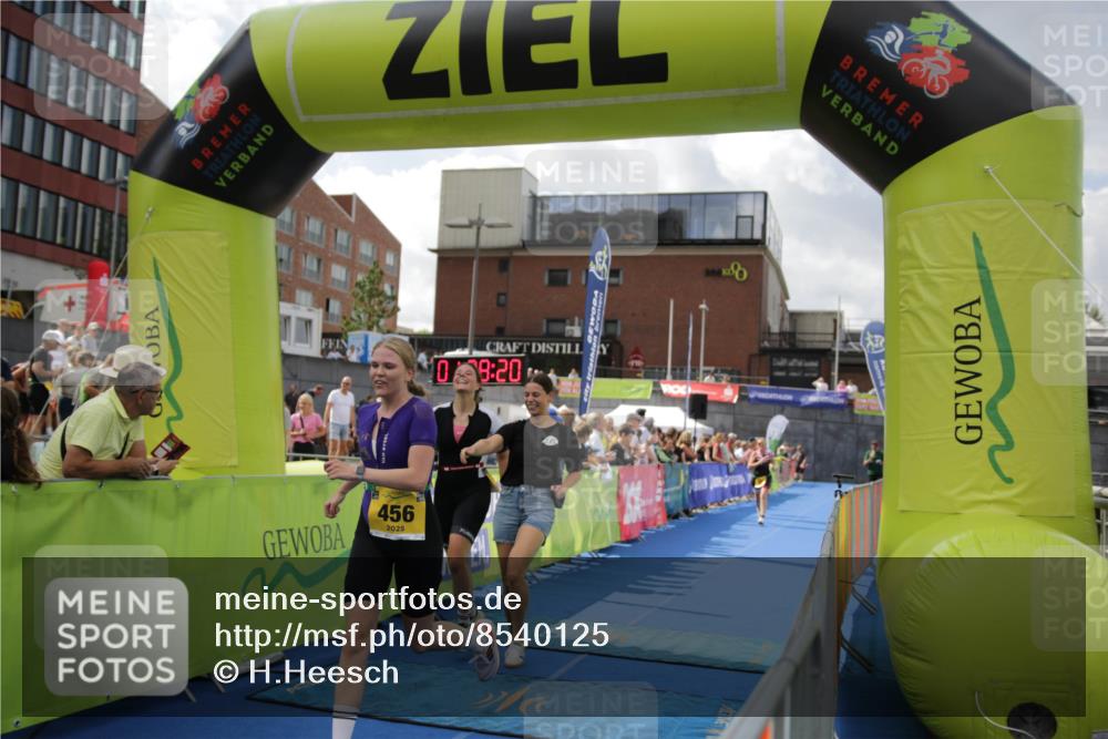 10.08.2025 - GEWOBA Citytriathlon Bremen H.Heesch http://msf.ph/oto/8540125 10.08.2025 11:41:57 Ziel 191, 440, 451, 456 meine-sportfotos.de