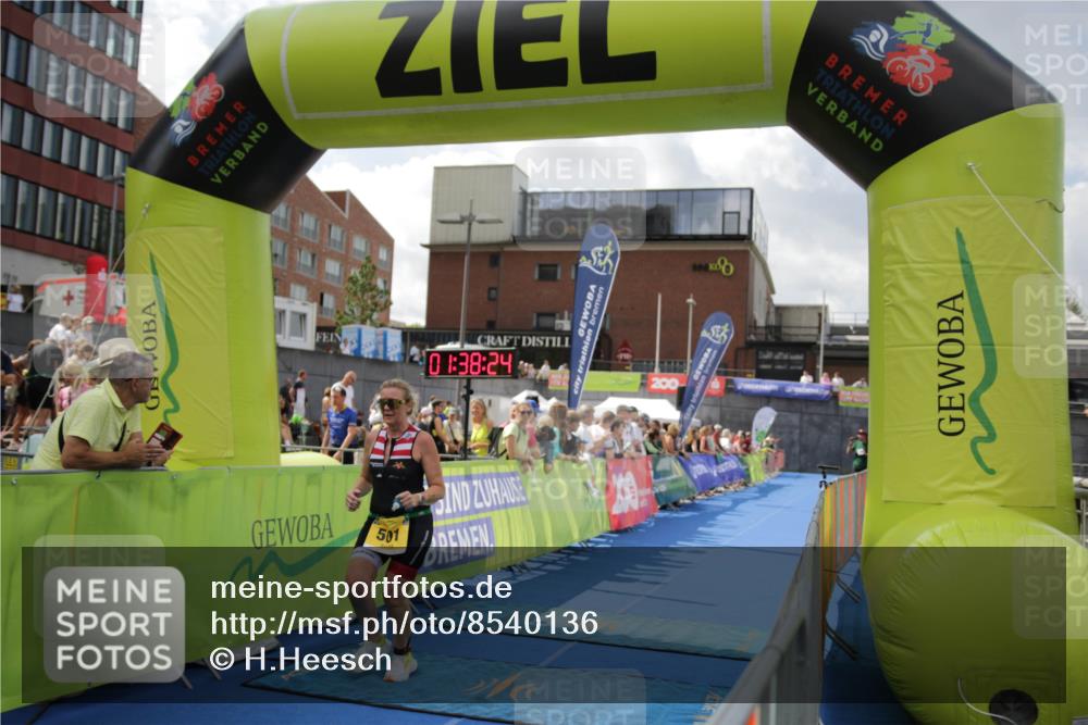 10.08.2025 - GEWOBA Citytriathlon Bremen H.Heesch http://msf.ph/oto/8540136 10.08.2025 11:42:01 Ziel 191, 440, 451, 456, 501 meine-sportfotos.de